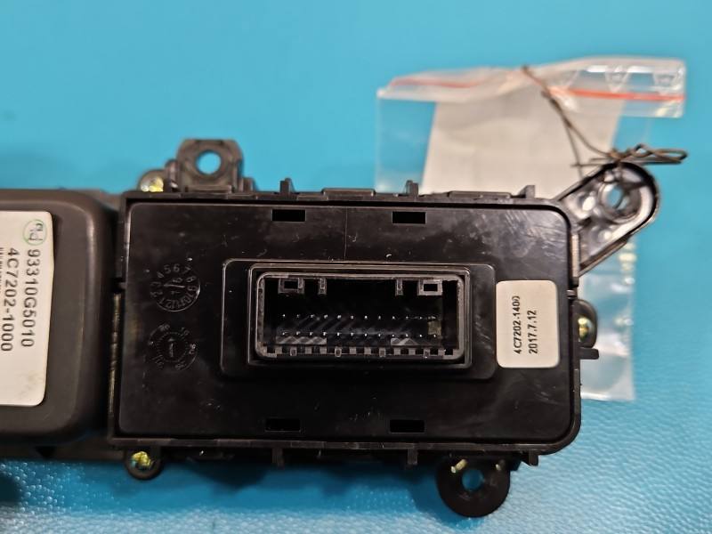 Перемикач кнопка Kia Niro 93310G5010 — фото деталі 6