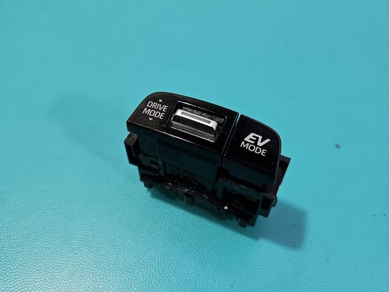 Перемикач кнопка Toyota Corolla E21 75L678