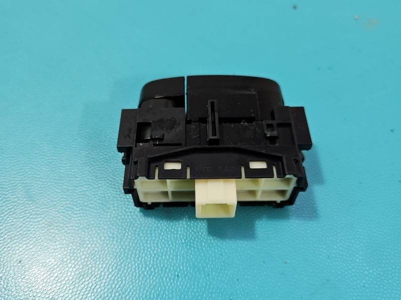 Перемикач кнопка Toyota Corolla E21 75L678 — фото деталі 4