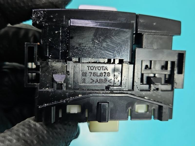 Перемикач кнопка Toyota Corolla E21 75L678 — фото деталі 6