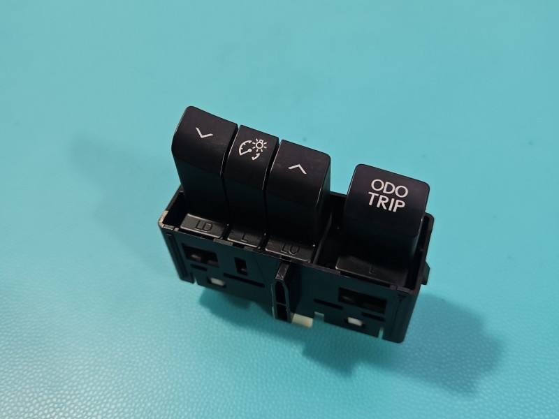 Переключатель кнопка Lexus NX 15D053