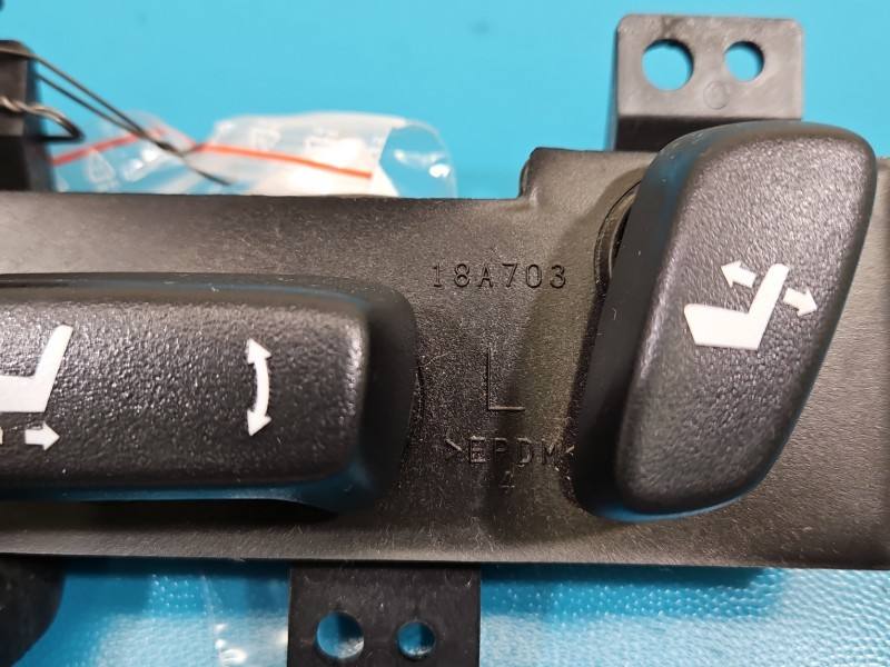 Перемикач кнопка Lexus NX 18A703 — фото деталі 3