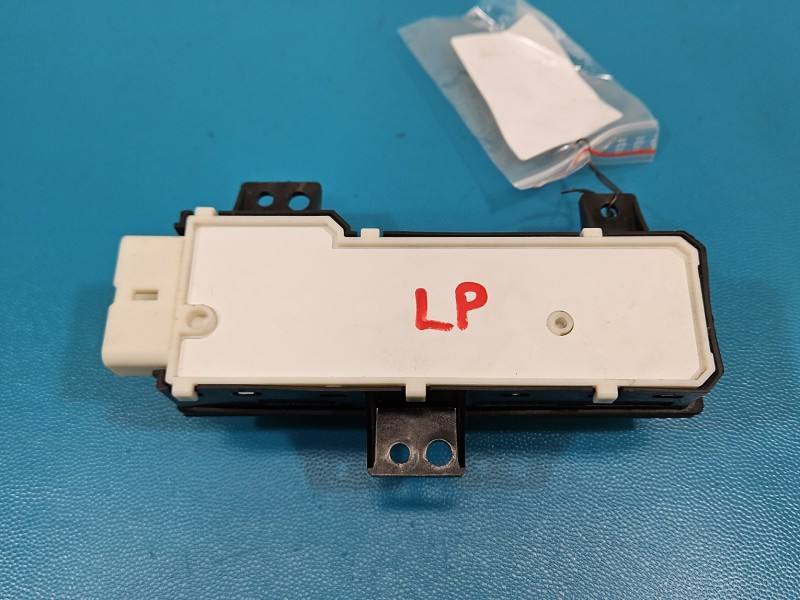 Перемикач кнопка Lexus NX 18A703 — фото деталі 4