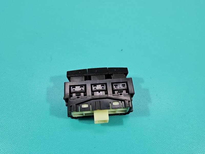 Перемикач кнопка Toyota Corolla E21 75L633 — фото деталі 4