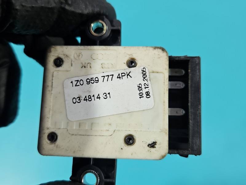Перемикач кнопка Volkswagen Passat B6 1Z09597774PK — фото деталі 4