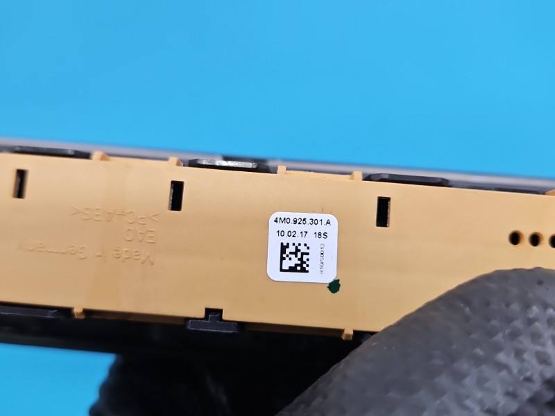Перемикач кнопка Audi Q7 4M0925301A — фото деталі 7