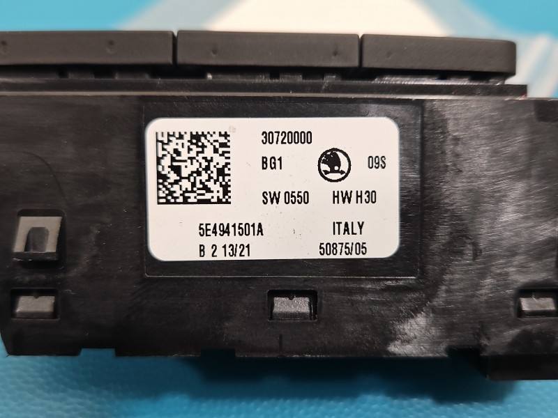 Переключатель кнопка Skoda Octavia 4 5E4941501A — фото детали 7