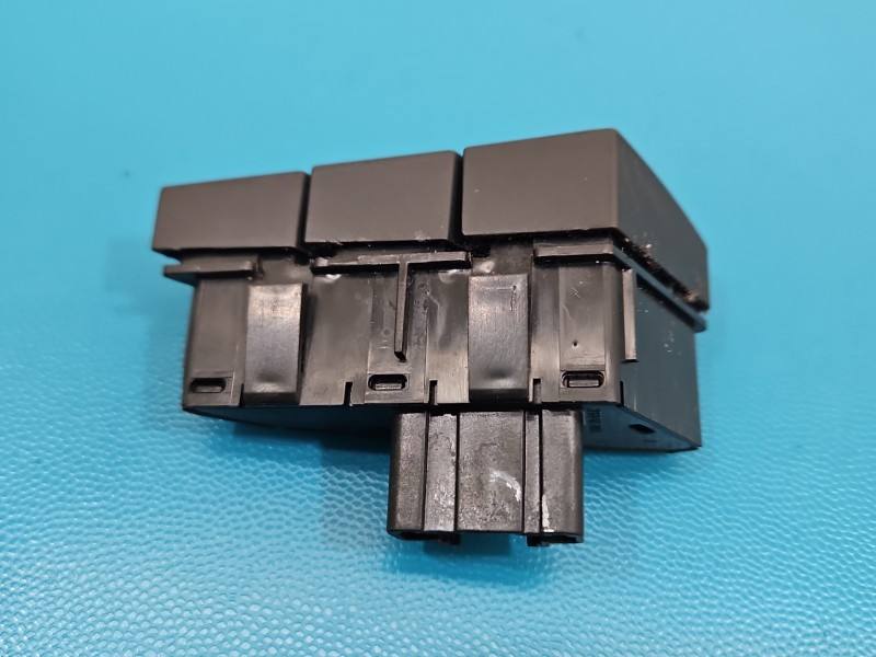 Перемикач кнопка Ford Mondeo GG9T-13D734-LA — фото деталі 3