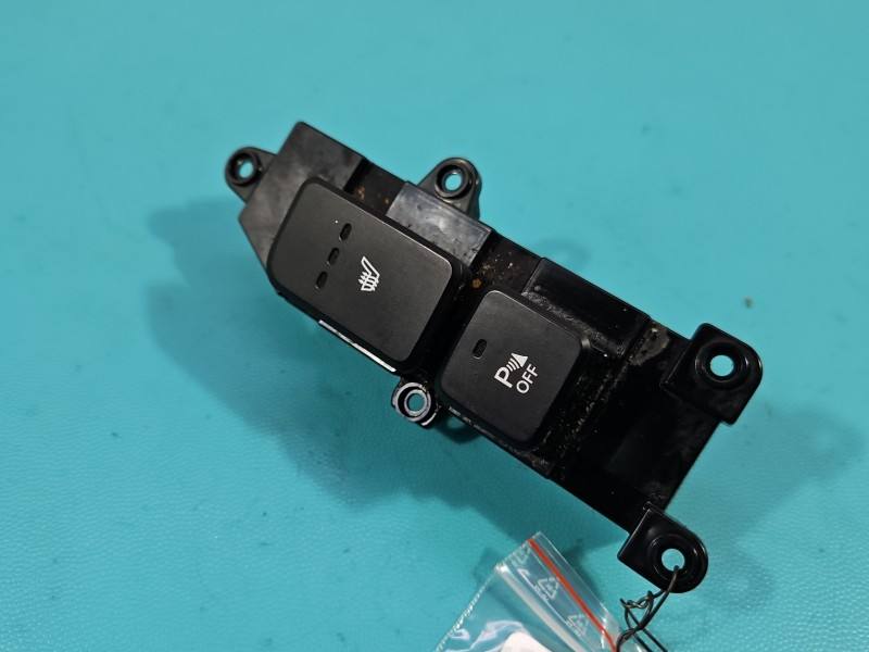 Переключатель кнопка Hyundai Santa Fe 93310-4Z230