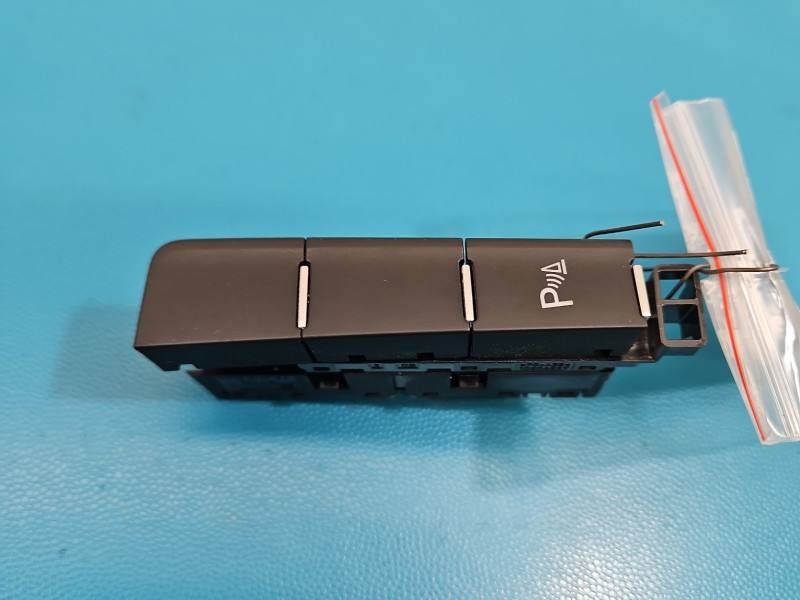 Перемикач кнопка Volkswagen Golf 7 5G1927238E — фото деталі 2