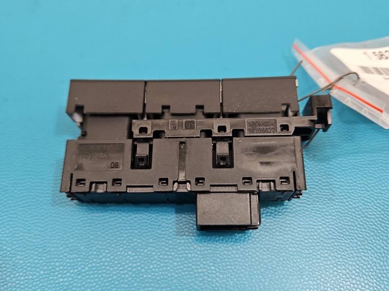 Перемикач кнопка Volkswagen Golf 7 5G1927238E — фото деталі 3
