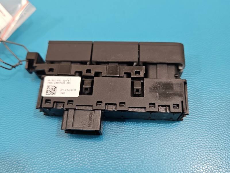Перемикач кнопка Volkswagen Golf 7 5G1927238E — фото деталі 5