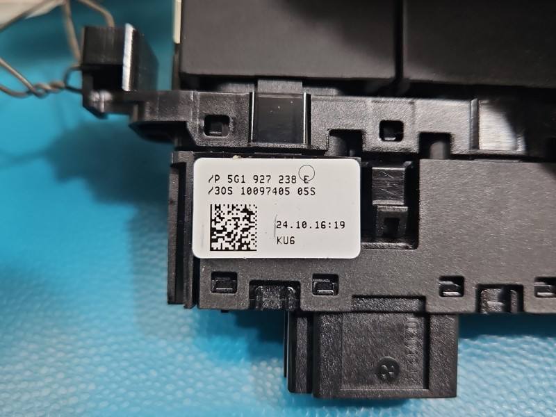 Перемикач кнопка Volkswagen Golf 7 5G1927238E — фото деталі 6
