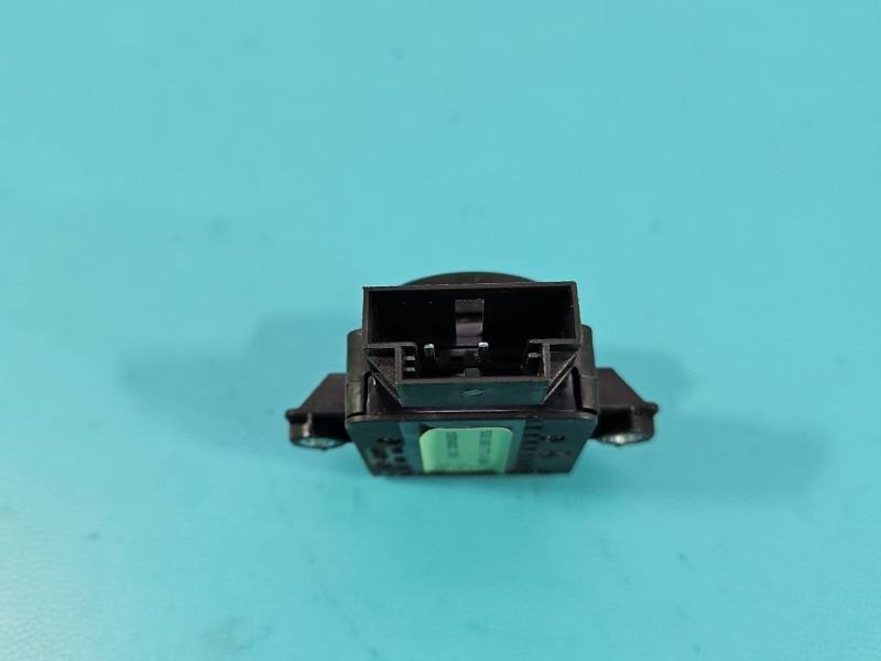 Перемикач кнопка Skoda Octavia 3 5G0959777A — фото деталі 3