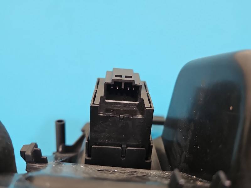 Перемикач кнопка Land Rover Range Rover YUF500120PVJ — фото деталі 7