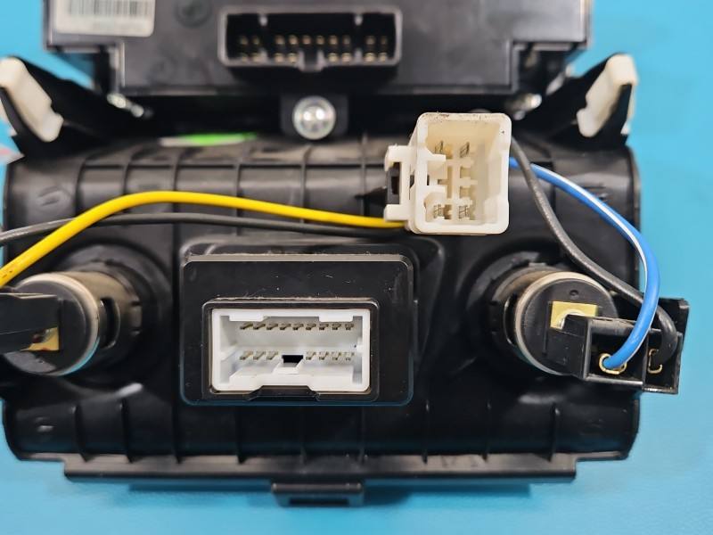 Перемикач кнопка Hyundai Ix35 93310-2Y200 — фото деталі 9