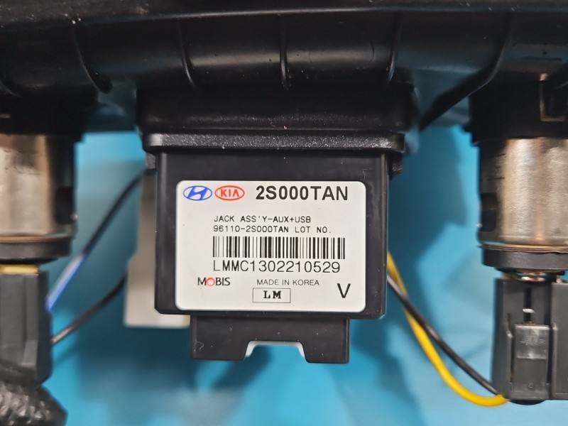 Перемикач кнопка Hyundai Ix35 93310-2Y200 — фото деталі 13