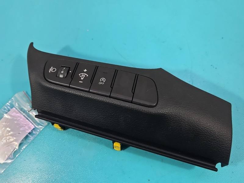 Перемикач кнопка Hyundai I30 93701S0AA0