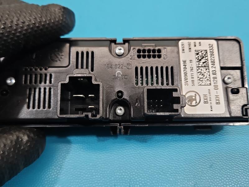 Переключатель кнопка Skoda Superb 3 3V0907049E — фото детали 8
