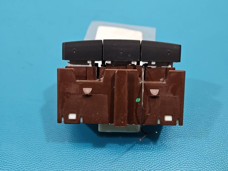 Перемикач кнопка Toyota Auris 84970-02090 — фото деталі 3