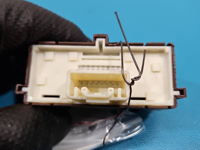 Перемикач кнопка Toyota Auris 84970-02090 — фото деталі 5