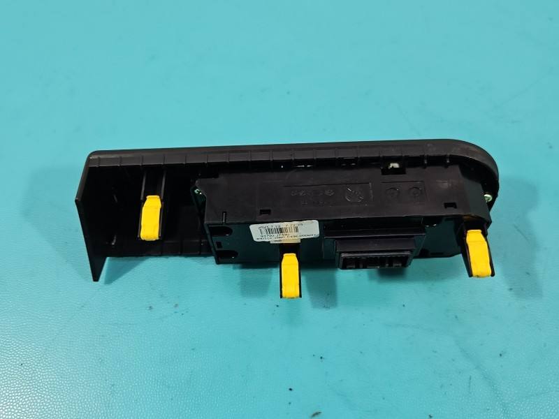 Переключатель кнопка Kia Ceed 93700-J7430 — фото детали 4
