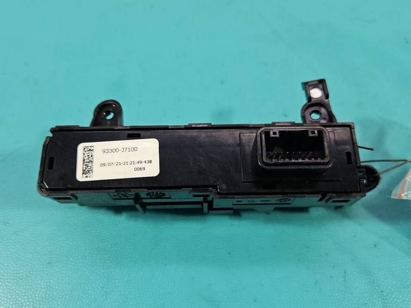 Перемикач кнопка Kia Ceed 93300-J7100 — фото деталі 4