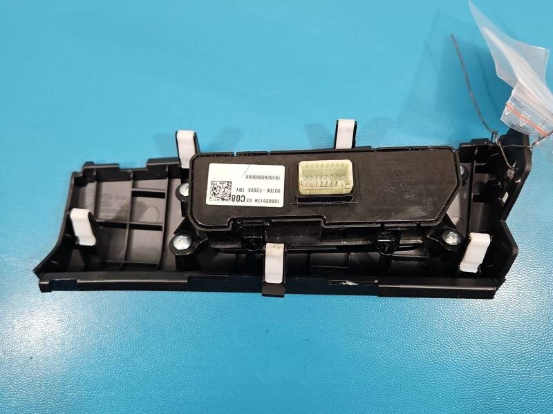 Перемикач кнопка Hyundai Elantra 93700-F2020 — фото деталі 3