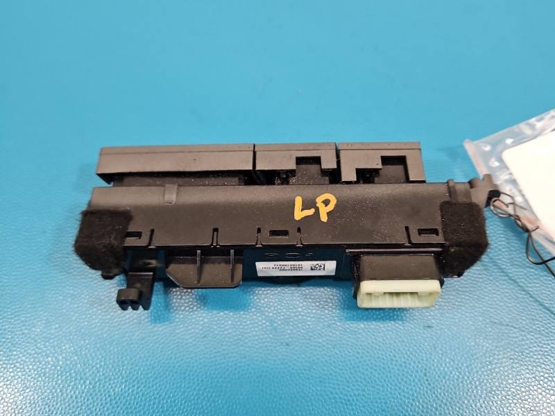 Переключатель кнопка Hyundai Elantra 93300-F2220 — фото детали 3