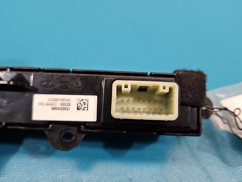 Переключатель кнопка Hyundai Elantra 93300-F2220 — фото детали 5