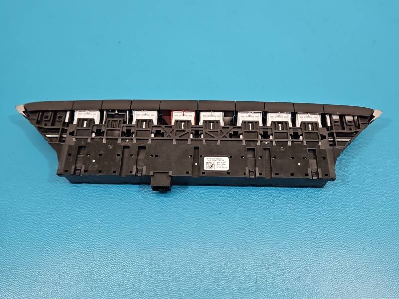 Перемикач кнопка Skoda Octavia 4 5E3925200K — фото деталі 4