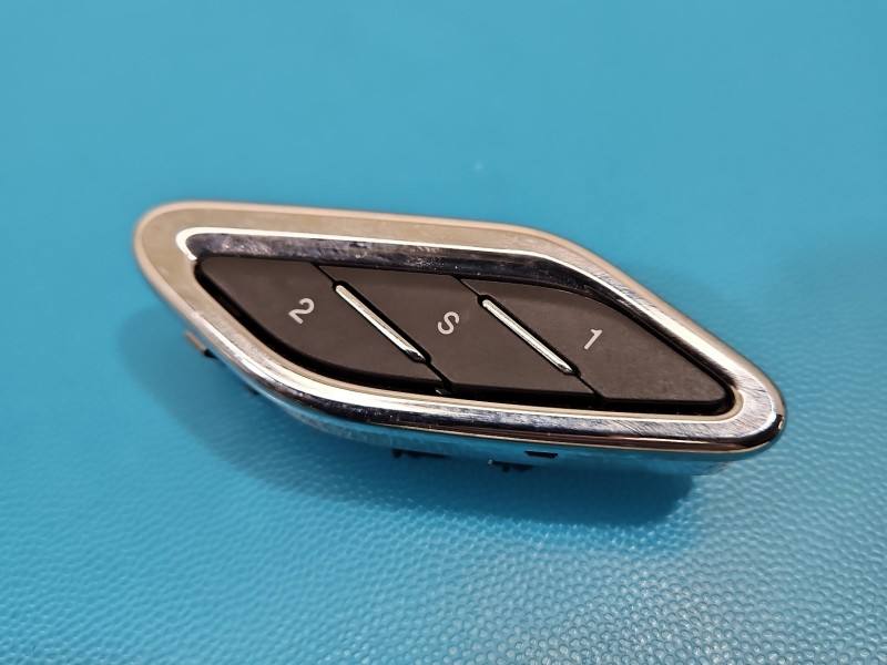 Перемикач кнопка Maserati Quattroporte E0201220 — фото деталі 2