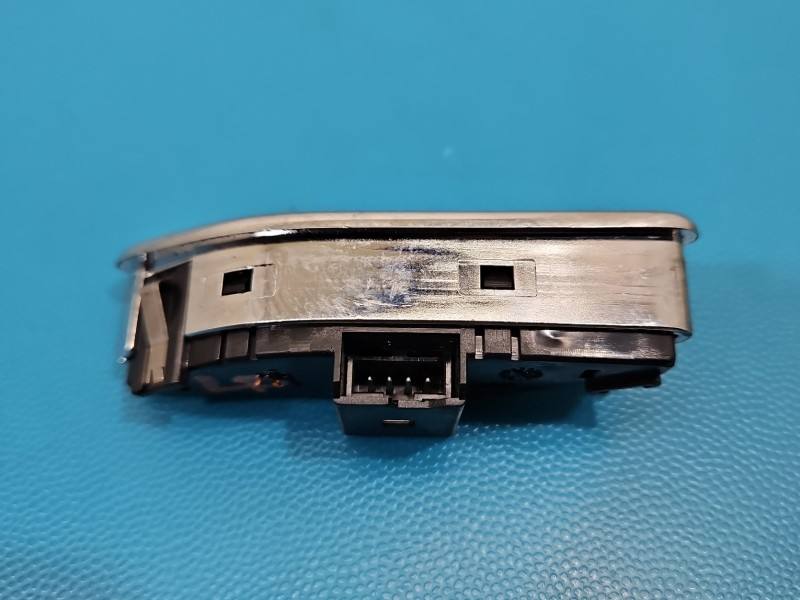 Перемикач кнопка Maserati Quattroporte E0201220 — фото деталі 3