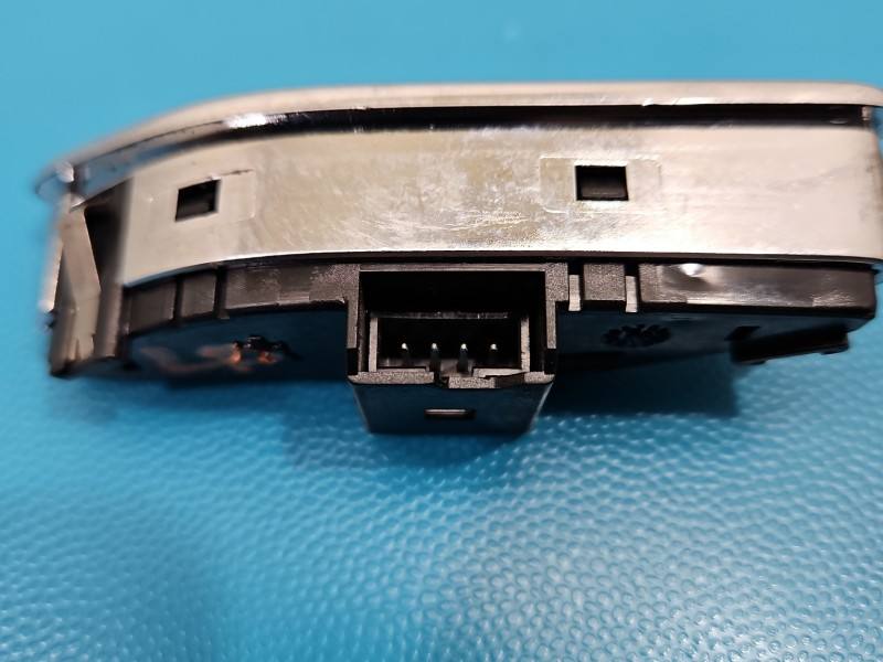 Перемикач кнопка Maserati Quattroporte E0201220 — фото деталі 4