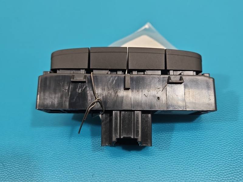 Перемикач кнопка Opel Astra K 39028745 — фото деталі 3
