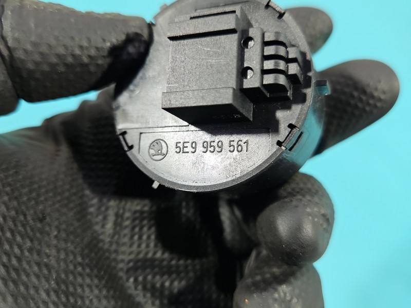 Переключатель кнопка Skoda Octavia 3 5E9959561 — фото детали 8