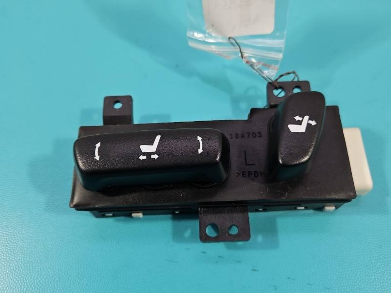 Перемикач кнопка Lexus NX 18A703