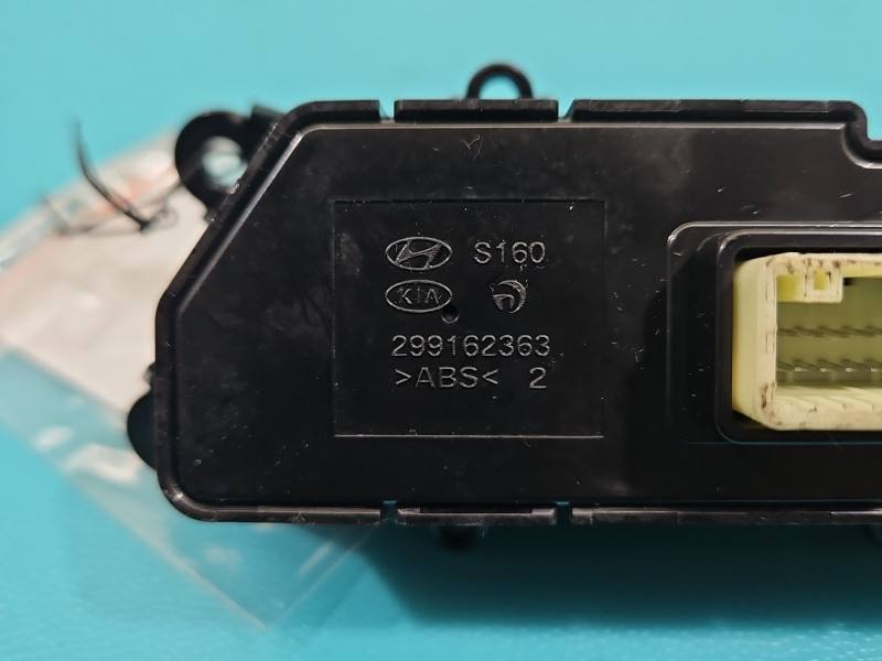 Перемикач кнопка Hyundai Elantra 93700-F2060 — фото деталі 6