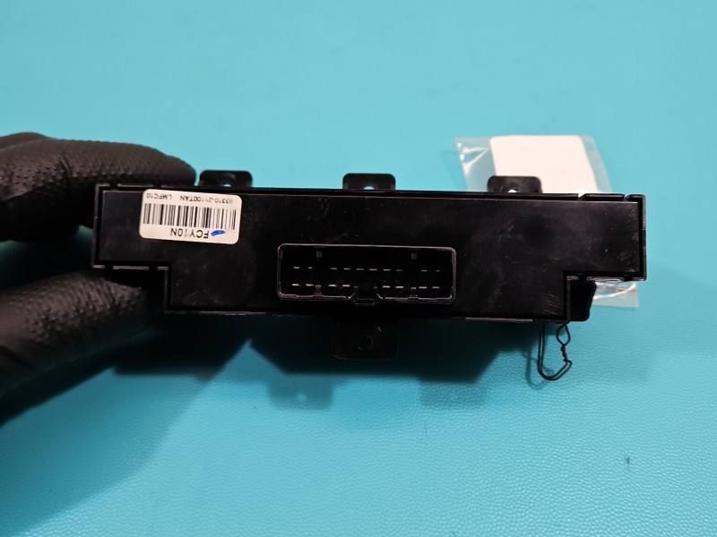 Перемикач кнопка Hyundai Ix35 93310-2Y100 — фото деталі 5