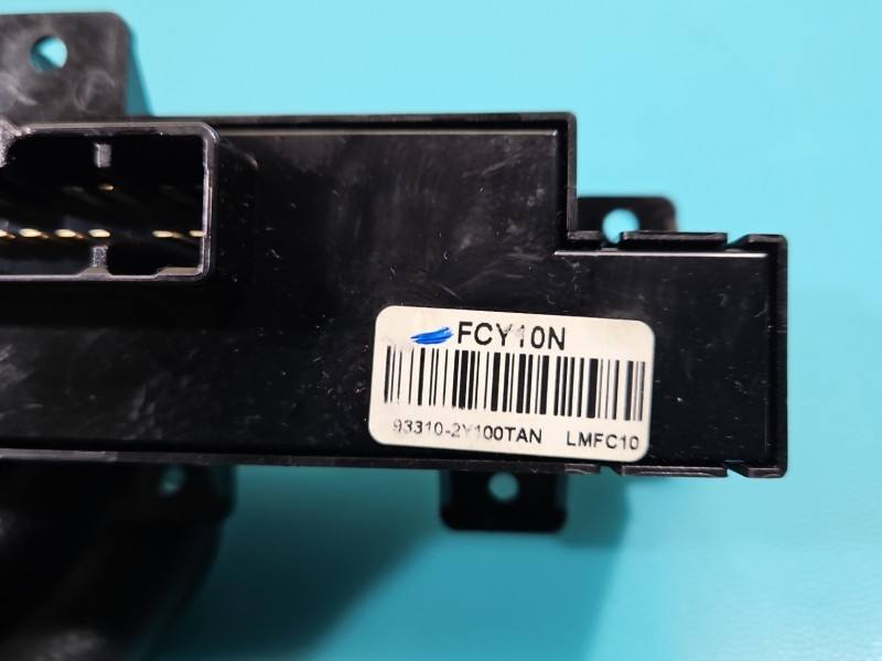 Перемикач кнопка Hyundai Ix35 93310-2Y100 — фото деталі 7