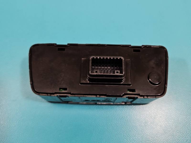 Перемикач кнопка Kia Rio 93700-H8TG0 — фото деталі 4