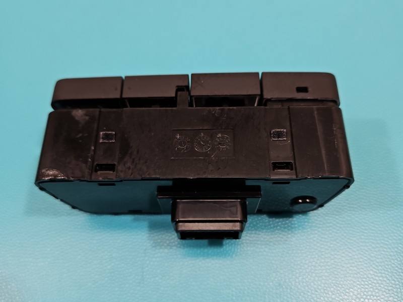 Перемикач кнопка Kia Rio 93700-H8TG0 — фото деталі 6