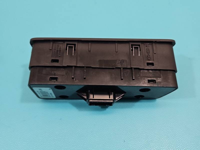 Переключатель кнопка Hyundai Tucson 93710-D7190 — фото детали 7