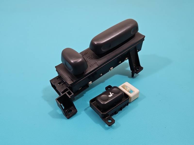Перемикач кнопка Toyota Rav4 18A189