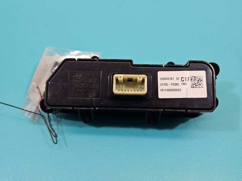 Перемикач кнопка Hyundai Elantra 93700-F2060 — фото деталі 4