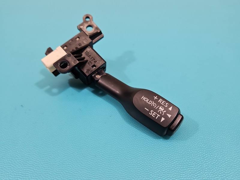Перемикач кнопка Toyota Rav4 18A174