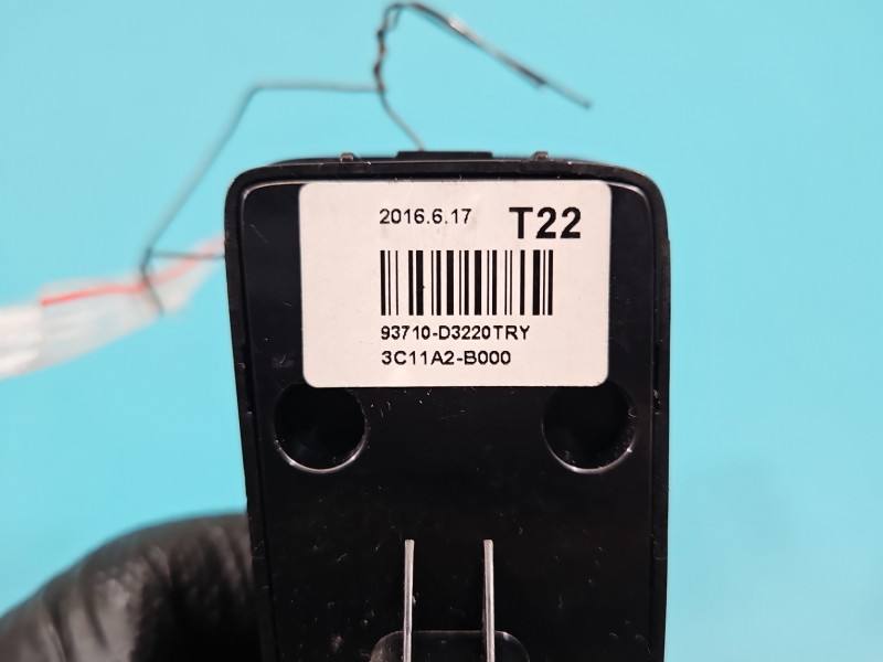 Переключатель кнопка Hyundai Tucson 93710-D3220 — фото детали 6