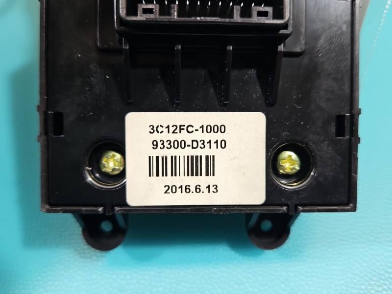 Переключатель кнопка Hyundai Tucson 93300-D3110 — фото детали 5