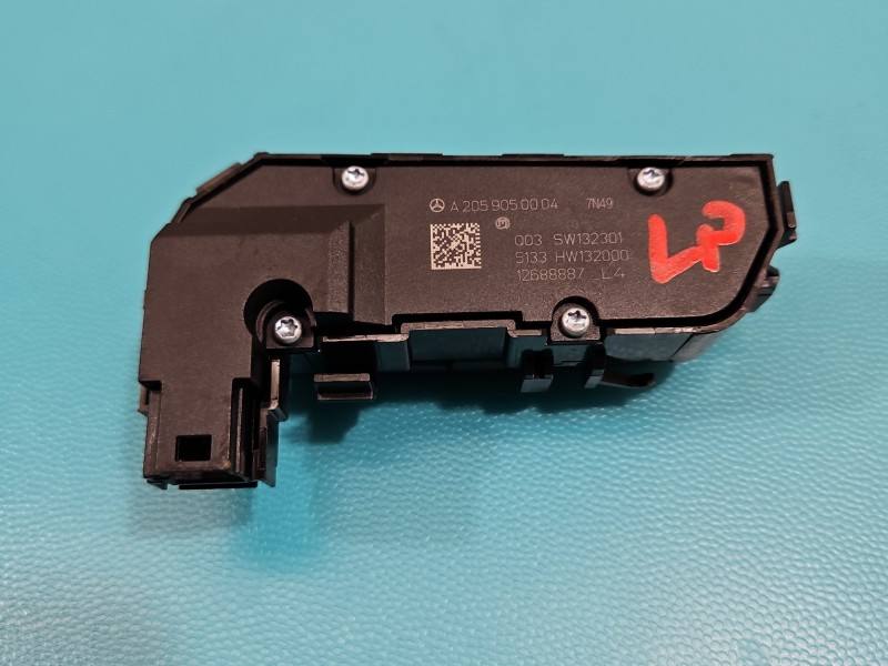 Перемикач кнопка Mercedes C W205 A2059050004 — фото деталі 4