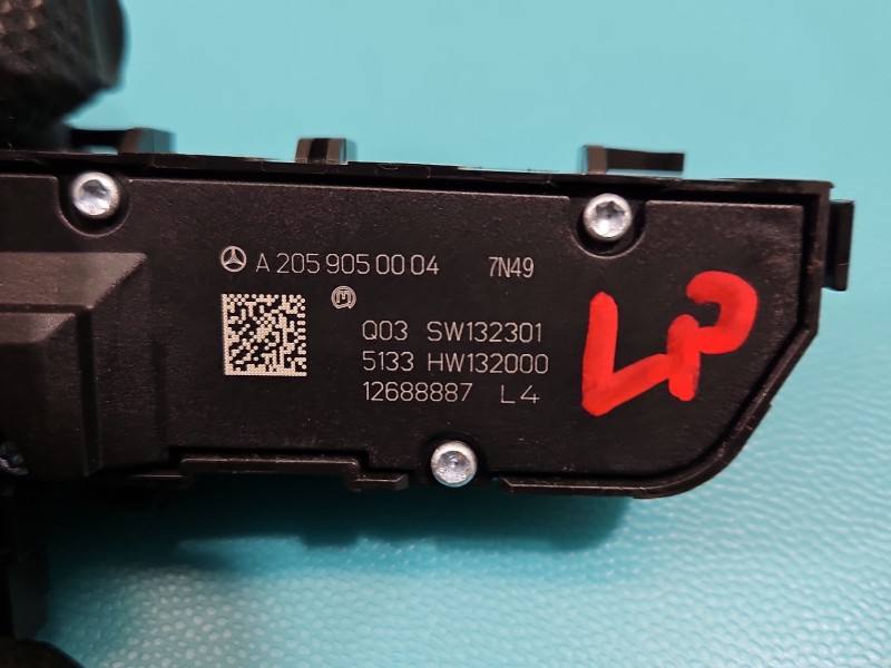 Перемикач кнопка Mercedes C W205 A2059050004 — фото деталі 5